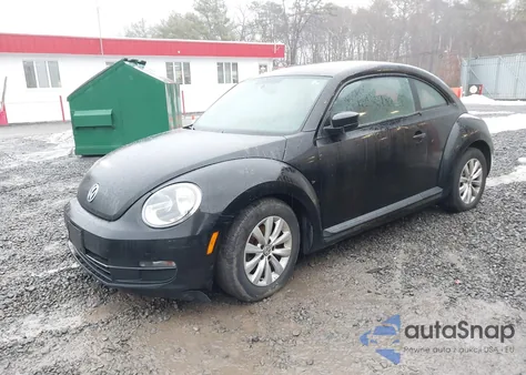 2015 Volkswagen Beetle 1.8T Fleet Edition z USA, uszkodzony, nr VIN 3VWF17AT6FM645215